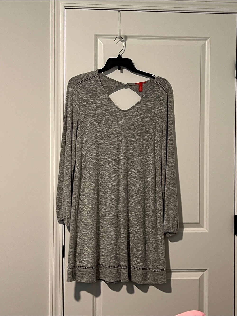 Chelsea & Violet Gray Knit V-Neck Tunic with Back Cutout